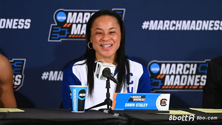 NBA首个历史女主帅？尼克斯联系南卡女篮三冠教头️