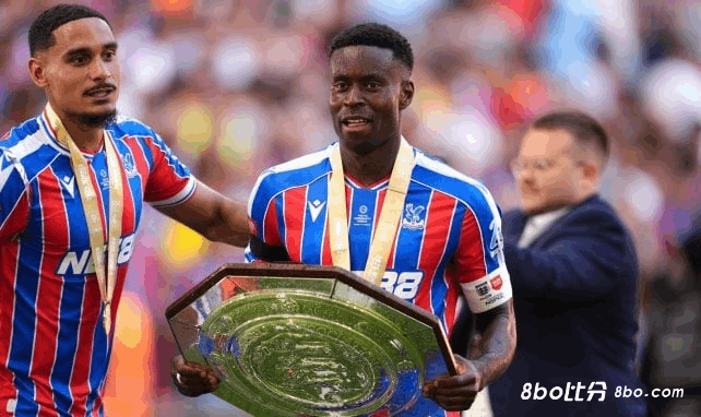 尴尬！水晶宫主帅格拉斯纳赛后与格伊打招呼，球员未回应