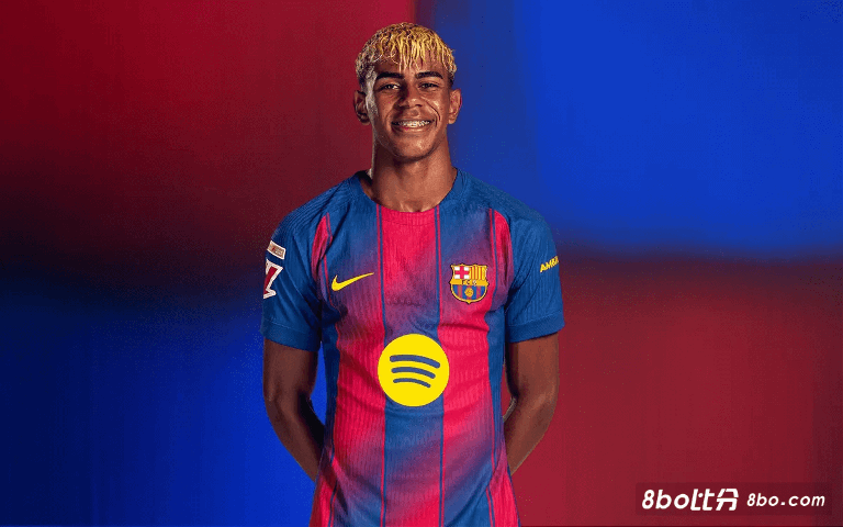 亚马尔晒健身房恢复照片，为对阵大巴黎的比赛做准备