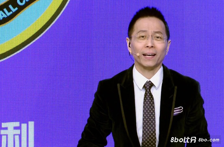 国内名嘴：萨拉赫这个赛季出现断崖式下滑，有必要打替补