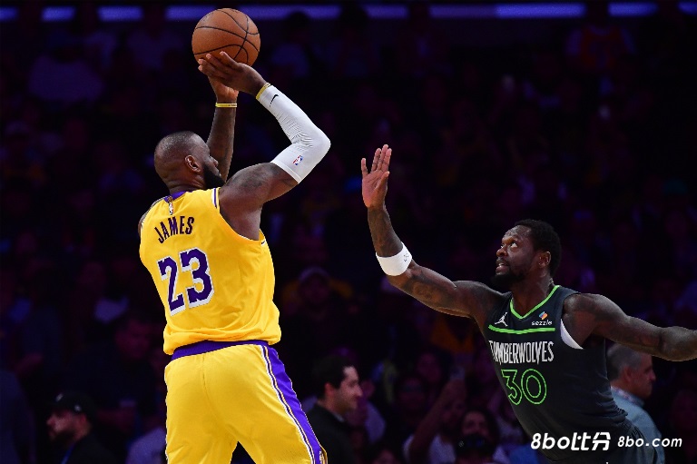 坐骨神经痛困扰！詹姆斯仍在进行个人训练