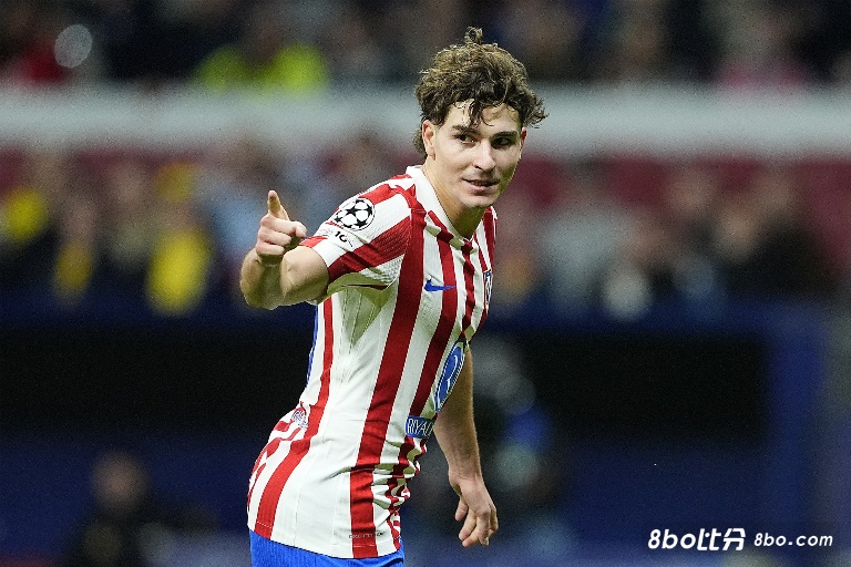 西媒爆料：巴萨认为接替莱万最佳人选是阿尔瓦雷斯