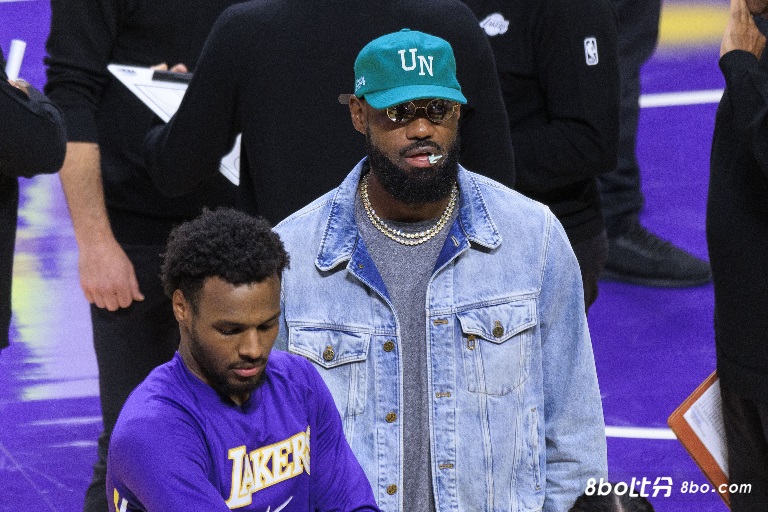 詹姆斯复出且对手不强！后5场能赢几场？