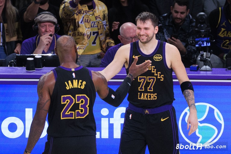 湖人记者：詹姆斯主动要求东契奇在出场环节压轴登场