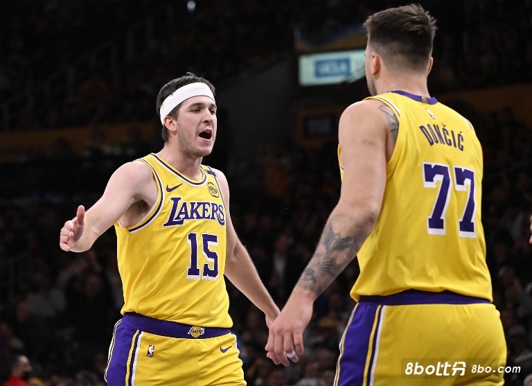 太值了!南湾湖人球员回忆詹姆斯训练课:他的职业态度 + 技巧让我受益终生