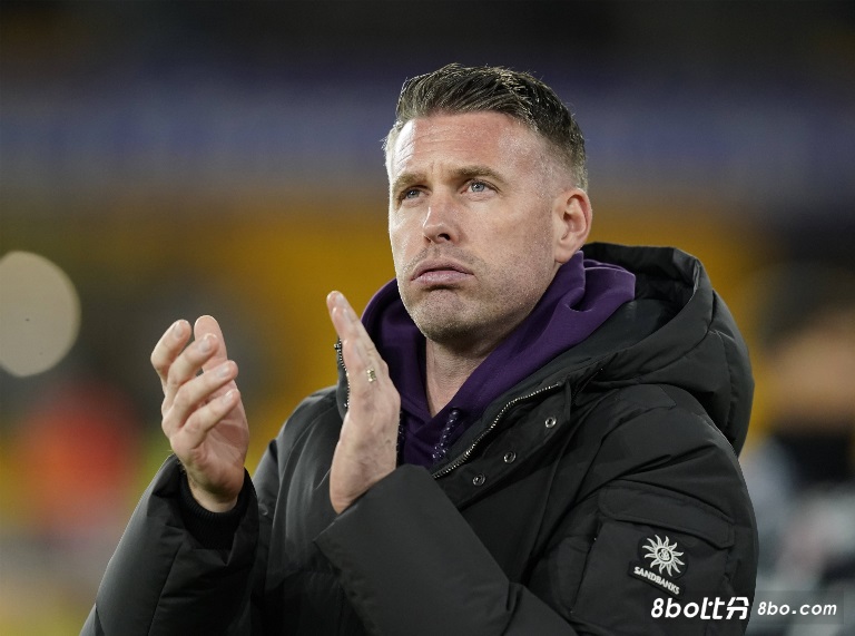 狼队主帅:最后时刻输球让人很痛苦,今晚除了结果之外都是积极的