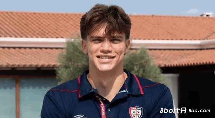 记者：尤文想补强右后卫，科莫利看上帕莱斯特拉、古斯托、马维萨