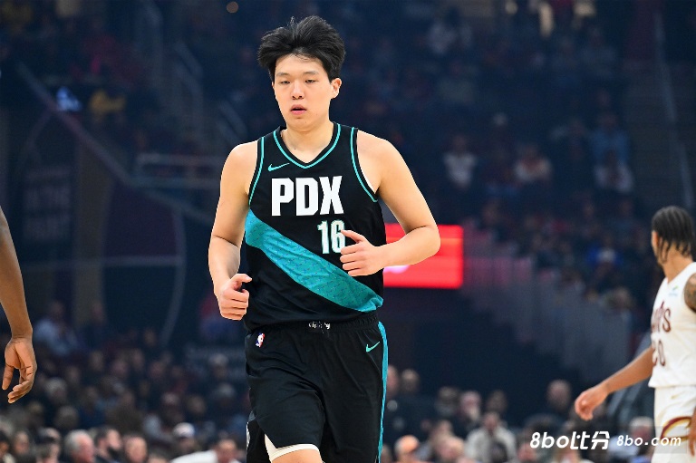 拓记：球队想进季后赛不会给杨瀚森场均10分钟时间 他还没准备好