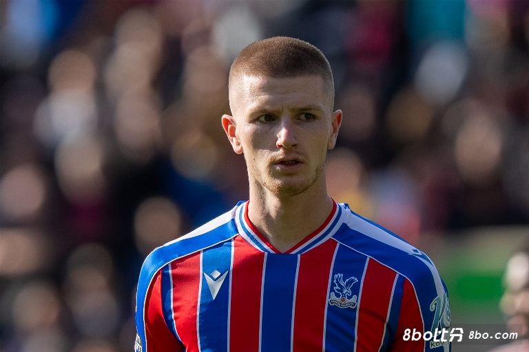 太阳报：曼联明夏可能重组中场，其引援目标有亚当・沃顿等四人