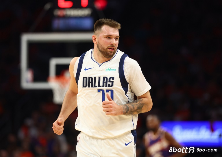 一年前的今天：东契奇打完独行侠生涯最后一场比赛