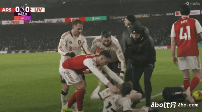 TA复盘:马丁内利砸人+推人引发冲突,布拉德利倒地令他非常不满